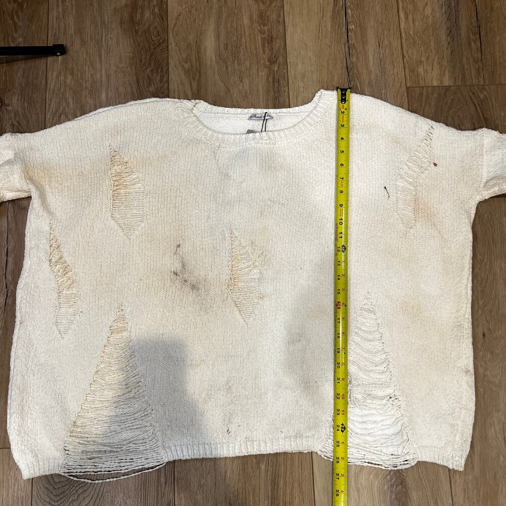 SHADI ET TOI Women's Distressed Sweater In White - Picture 5 of 10